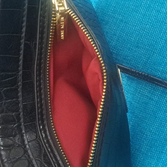 Anne Klein Women’s Crossbody Bag Black Textured Faux Leather Slim Small Pockets. - Picture 5 of 5